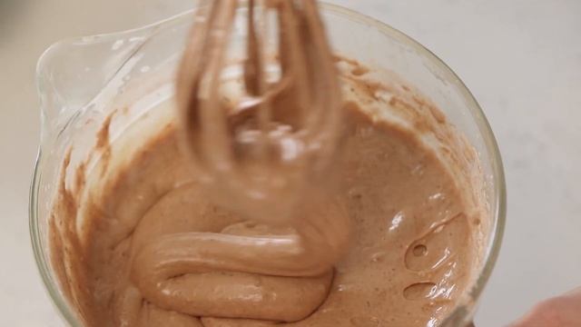 Chocolate Almond Chiffon Cake with Amaretto Cream | KitchenAid UK смотреть онлайн