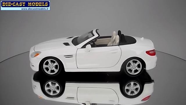 Mercedes SLK Cabriolet - Maisto - 1:24 смотреть онлайн