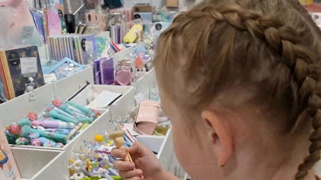 24 ЧАСА СЕСТРА ГОВОРИТ ДА, ВЫПОЛНЯЕТ ВСЕ МОИ ЖЕЛАНИЯ😱 смотреть онлайн
