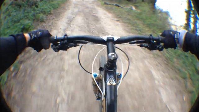 The Jeep Track mountain bike downhill - POV iphone.wmv смотреть онлайн