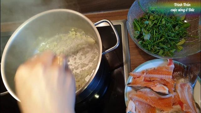 #125 Bữa Ăn Sang Chảnh | Cá Hồi Hai Món - Chiên Giòn Và Nấu Canh Chua Ngon Tuyệt | Cuộc Sống Đứ смотреть онлайн