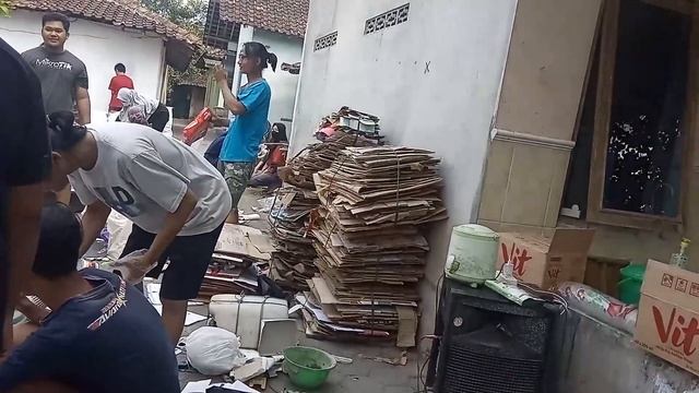 Sedekah Barang Bekas #1 Karang Taruna Pandes 1 смотреть онлайн