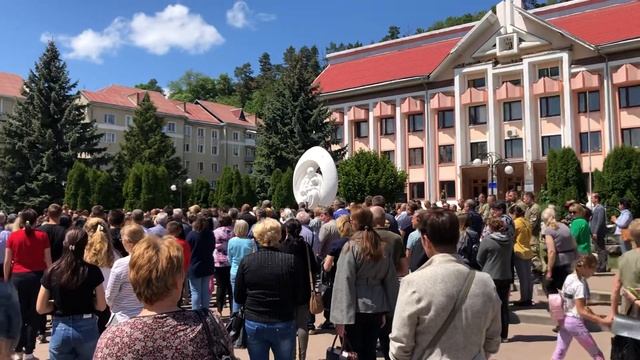 Під звуки сирен: у Косові зустріли Героя України Петра Диконюка смотреть онлайн