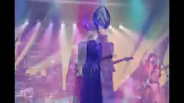Luke Steele of musical guest Empire of the Sun performs in The Tonight Show Starring Jimmy Fallon смотреть онлайн
