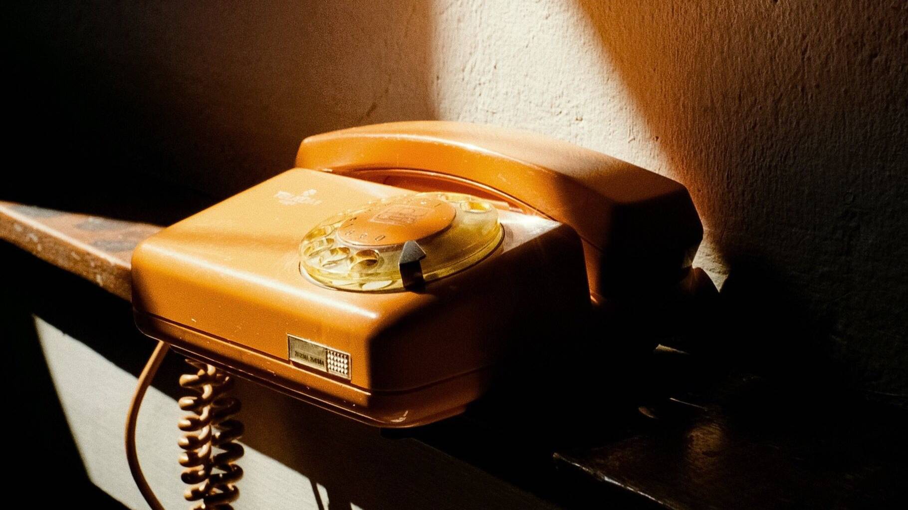 Аномалия звонков с того света смотреть онлайн