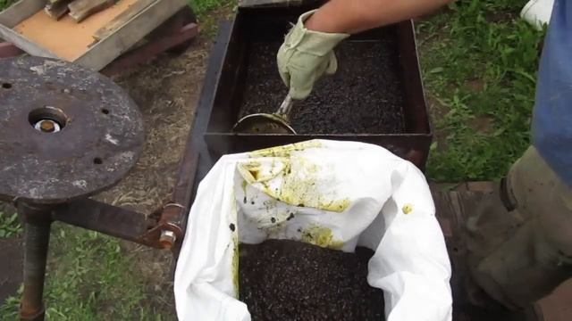 Переработка воскосырья на нашей пасеке. смотреть онлайн