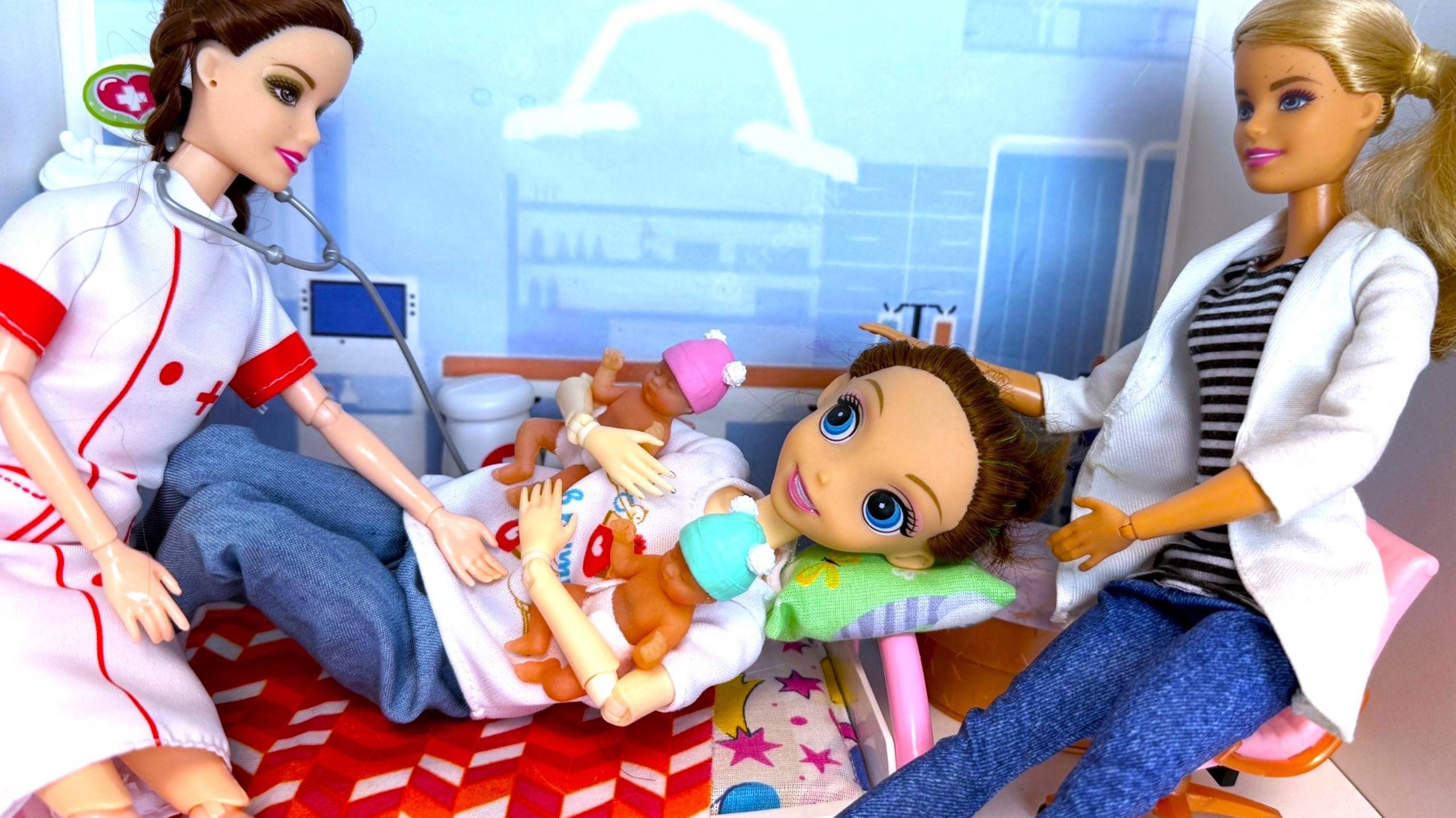 РОДИЛА👶👶 НА НОВЫЙ ГОД🎄🎄 Катя и Макс веселая семейка! Смешные куклы Барби истории ДАРИНЕЛКА ТВ смотреть онлайн