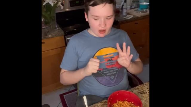 2x Spicy noodle challenge😂🤣🤣#spicyfood #buldak #spicy #noodles #food смотреть онлайн