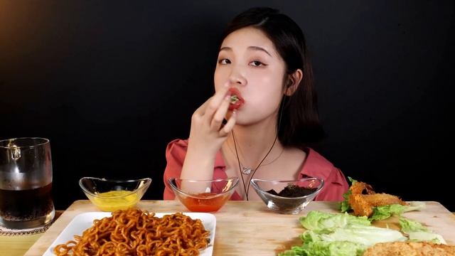 Mukbang)SUB/Tessie eating/Turkey Noodles with Sautéed Chicken Cutlets/ASMR eating sounds смотреть онлайн