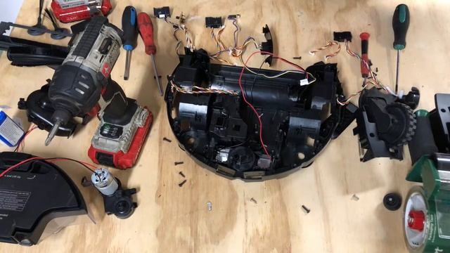 Shark Ion 761_N How to Remove Spinner Motors Video 8 смотреть онлайн
