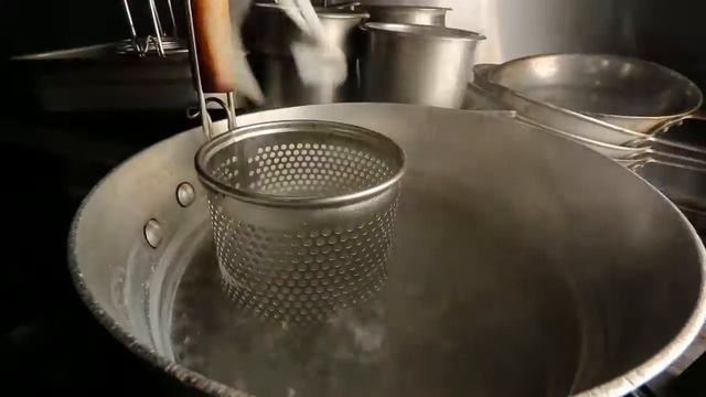 Chicago's Edward Kim makes Mentaiko Udon | Cooking | Tasting Table смотреть онлайн