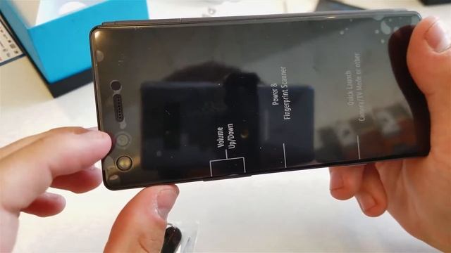 ZTE Axon M: The First "Foldable" Smartphone смотреть онлайн