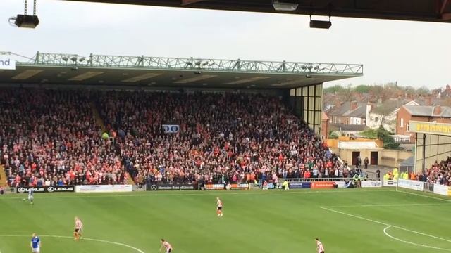 Lincoln City fans bouncing at game against Macclesfield Town смотреть онлайн