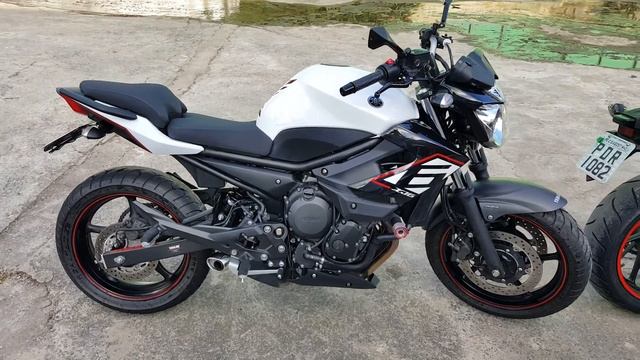 Yamaha XJ6 x Honda CB650F смотреть онлайн