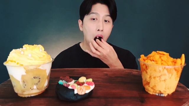 MUKBANG)과일 컵케이크/황치즈 푸딩/스모어 쿠키/디저트/빵/먹방/Cupcake/pudding/cookie/dessert/bread/EATING SHOW смотреть онлайн