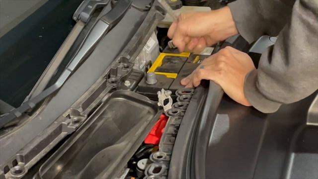 Tesla Model 3 12 volt battery replacement DIY, do if you have a Tesla Model 3 12v battery warning смотреть онлайн
