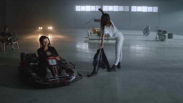 DVOE - "Падали" (Official Video) смотреть онлайн