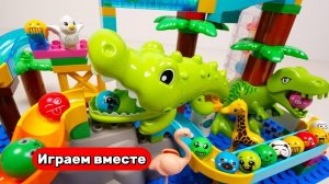 Собираем вместе развивающие конструктор с шариками для детей 🦖 Видео для детей