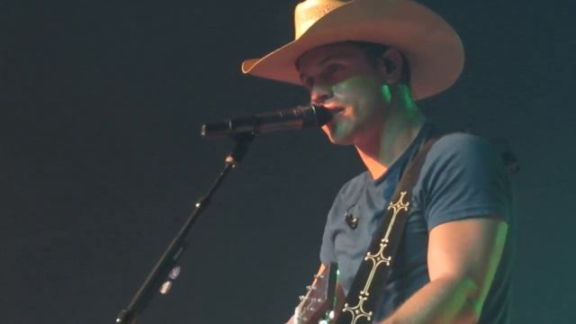 Dustin Lynch "Red Rag Top" and "Its A Great Day To Be Alive" Covers смотреть онлайн