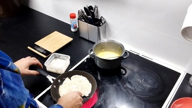 Готовим вместе, каша кукурузная с тыквой и лепëшка, кушаем и стройнеем. смотреть онлайн