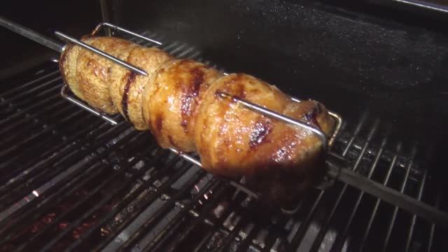 С НОВЫМ ГОДОМ!) ГОТОВИМ ПОРКЕТТУ(ПОРЧЕТТУ)!РУЛЕТ ИЗ СВИНОЙ ПАШИНЫ В ГАЗОВОМ ГРИЛЕ PRIMELINER!) смотреть онлайн