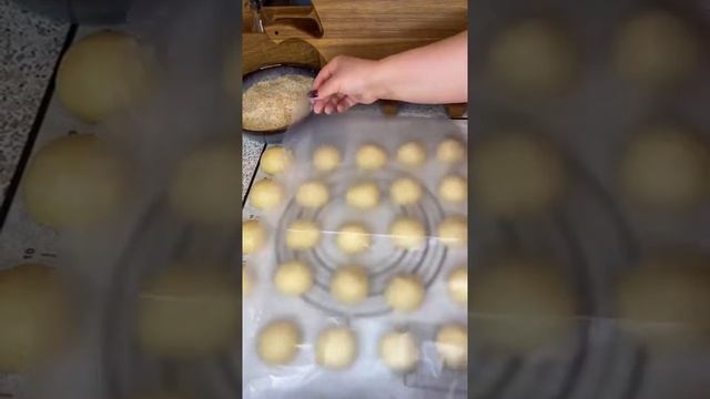 Сдобные булочки с грецкими орехами 😍🔥 ⠀ смотреть онлайн