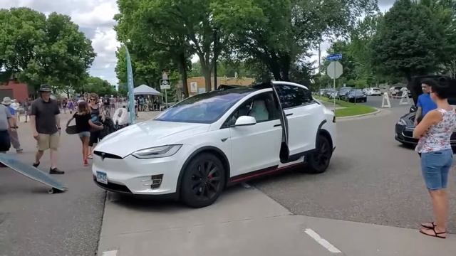 Dancing Car | Malayalam Vlogs | Tesla Dance смотреть онлайн