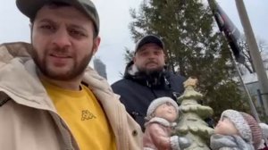 Макс Камикадзе у могилы дяди Славы.