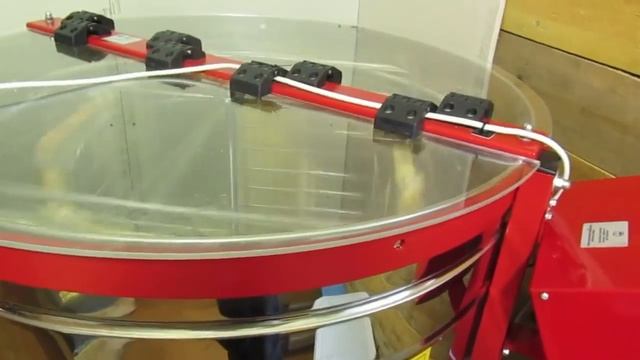 Качаем мед на медогонке " Лысонь" смотреть онлайн