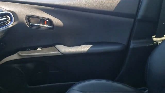 2016 Toyota PRIUS 5D Hatchback Four Touring смотреть онлайн