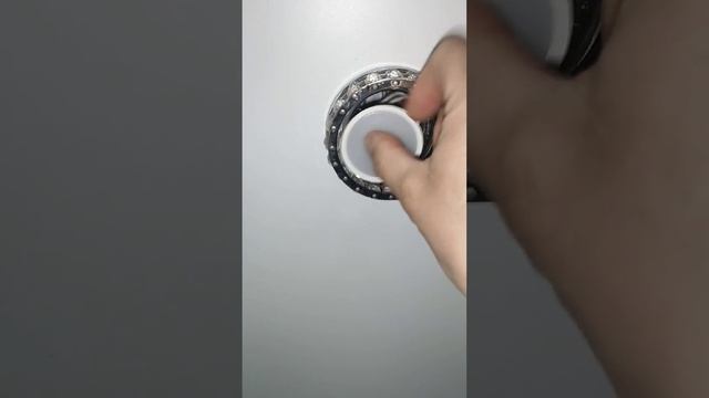 Быстрая замена лампы в точечном светильнике.. смотреть онлайн