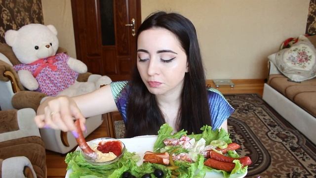 MUKBANG СОСИСКИ, ОЛИВКИ / ЗАВТРАК / не ASMR #AykaEmilly