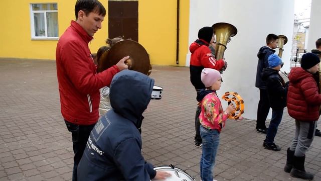 Духовой оркестр 1 мая на Дворцовой площади смотреть онлайн