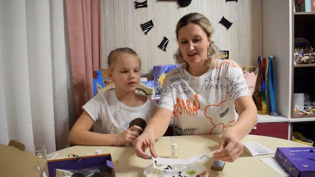 Алиса и мама проводят химические опыты! смотреть онлайн