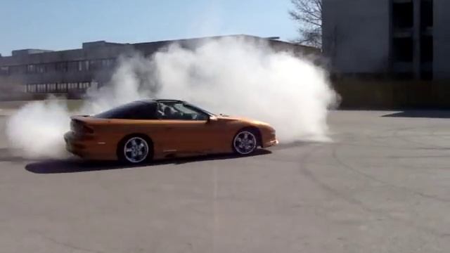 camaro 5.7 donuts... first try to drift :) смотреть онлайн