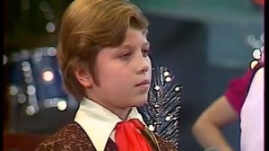 Большой детский хор, солист Дима Голов. Голубой вагон