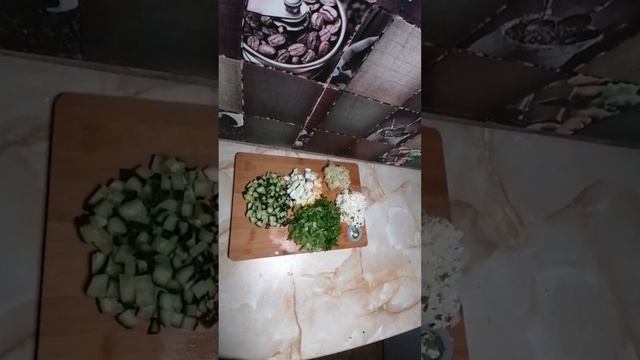 Мясной слаёныи салат. 😋.