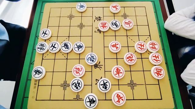 致黑棋让你先行，还给我来个过宫炮，一车双杀怎么解 смотреть онлайн