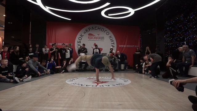 bboy Grom vs Milky Rock | BREAKING PRO 1x1 | 1/8 | RED KIT CUP 2017 #bboy #bgirl #breakdance смотреть онлайн