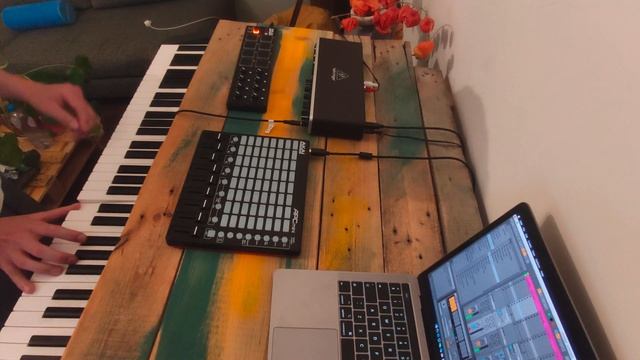 rec #4 | Snow | Ableton Live looping | Ableton Live, Looper, Turnado, Akai APCmini, Akai LPD8 смотреть онлайн