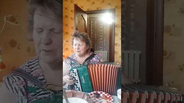 Моя любимая тетушка зажигает... смотреть онлайн