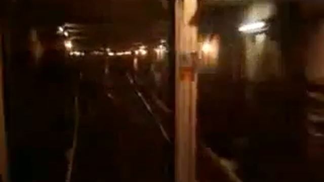 Водитель метро едет и поет песню про похмелье смотреть онлайн