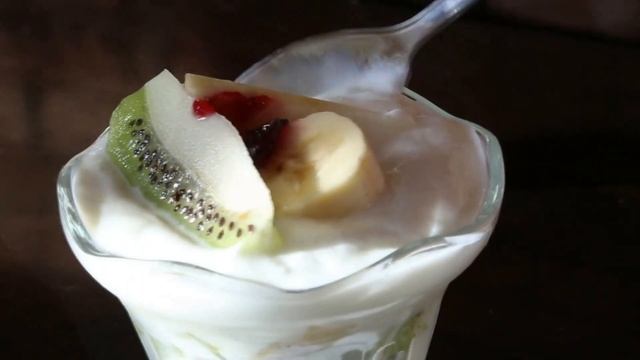 Iaurt natural cu fructe la ART CLUB Tarnaveni смотреть онлайн