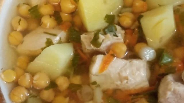 Сварила вкусный суп из Нута ,курочки и овощей,пригласила подругу смотреть онлайн
