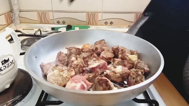 ƏTİN MÖHÜRLƏNMƏSİ.ETİN MÜHÜRLENMESİ.КАК МОЖНО ПРИГОТОВИТЬ МЯСО ПО ВКУСНЕЕ.ETİ NECE LEZZETLİ BİŞİREK смотреть онлайн