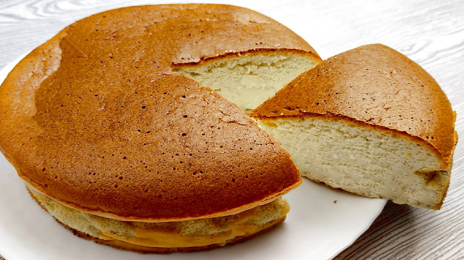 С таким ДЕСЕРТОМ и Торта не надо!Воздушный,Нежный Как Суфле/Необычный десерт на сметане и кефире смотреть онлайн