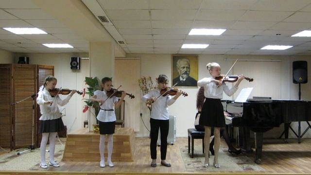 В.Соловьёв-Седой "Наш город",
Е.Петерсбурский "Синий платочек". смотреть онлайн