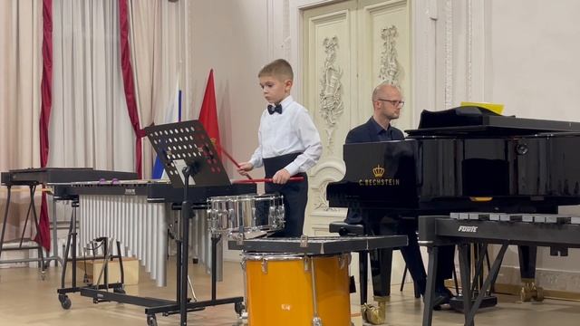 Академический концерт в музыкальной школе. Александр Вихарев. 2 класс. Первая часть. Малый барабан. смотреть онлайн