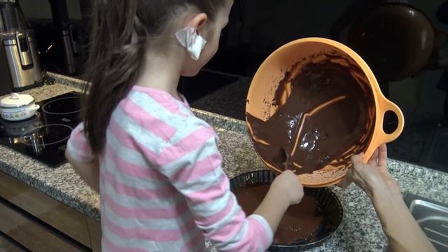 Lina Tek Başına Browni Kek Yaptı Bakın Nasıl Oldu | Eğlenceli Çocuk Videosu
