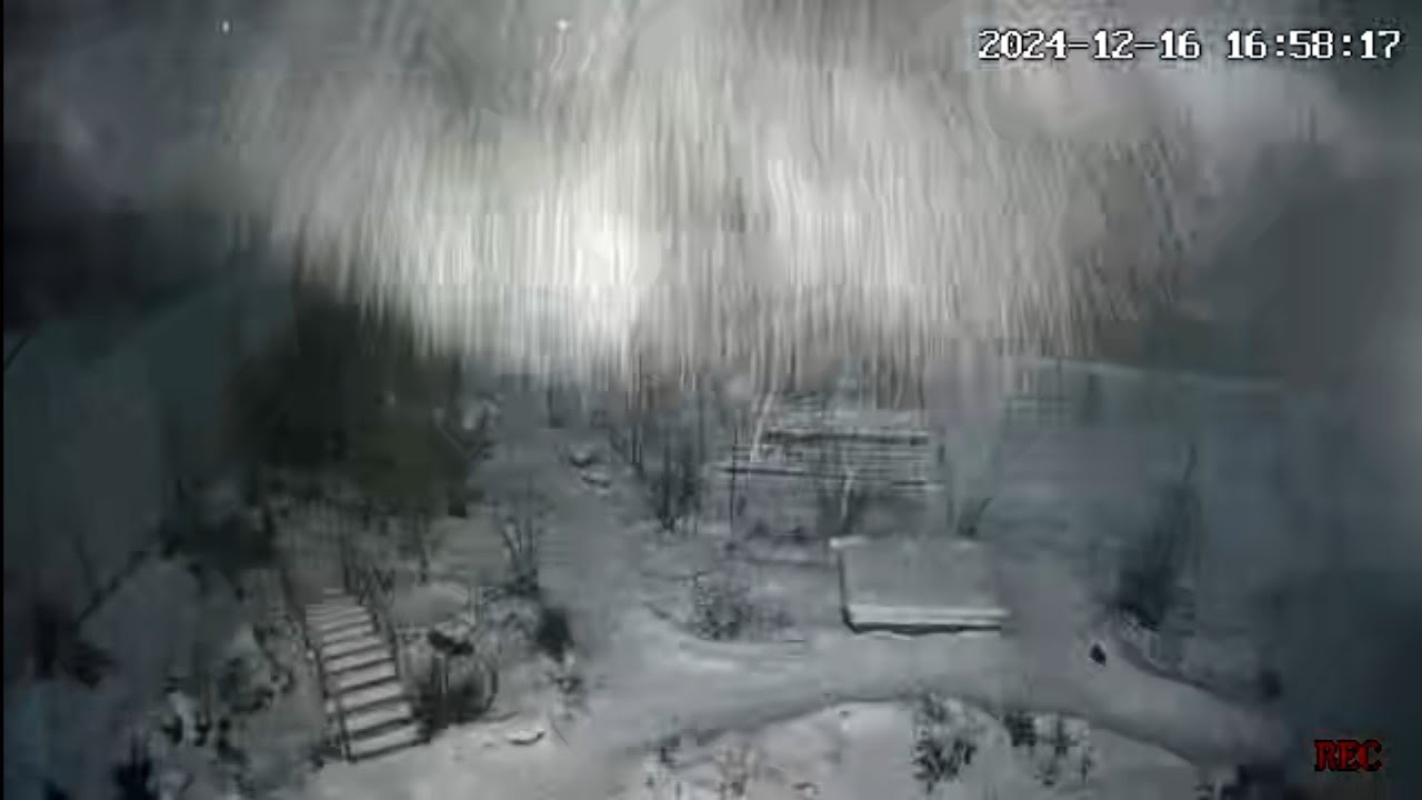 Северное сияние в отдельно взятом огороде Очень красивая ответка Земли на 14.27-14.42 II от 16.12.24 смотреть онлайн